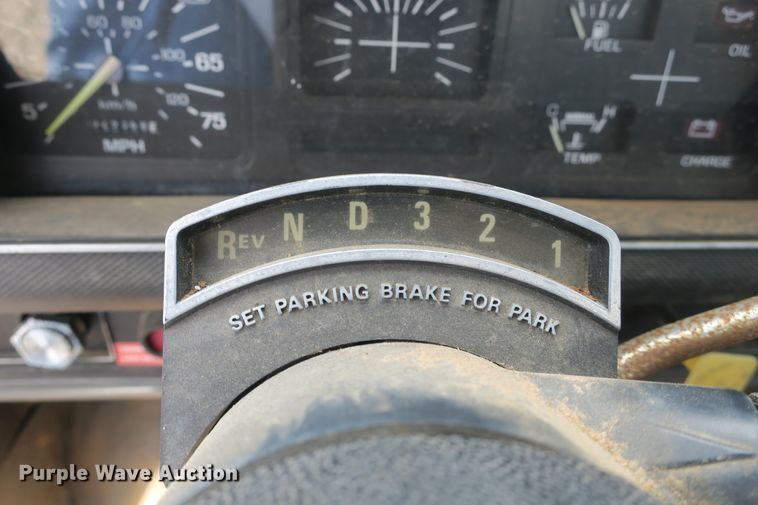 image for item EA9357 1988 Ford F600 dump truck