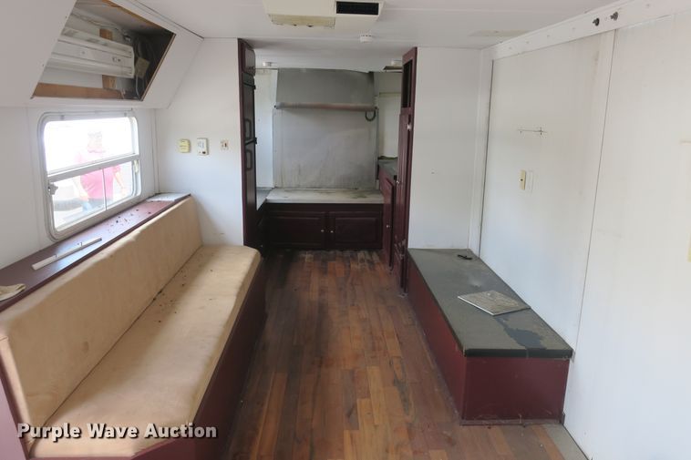 image for item EA9358 Starcraft camper