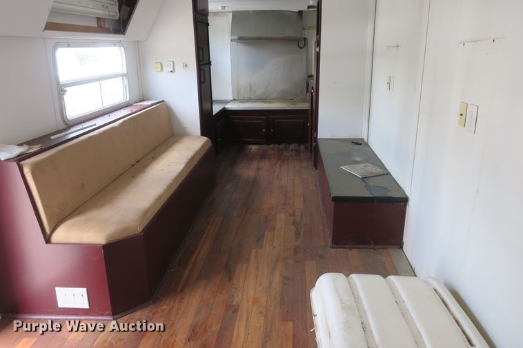 image for item EA9358 Starcraft camper