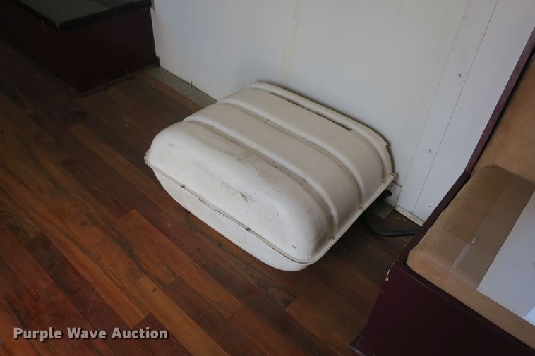 image for item EA9358 Starcraft camper