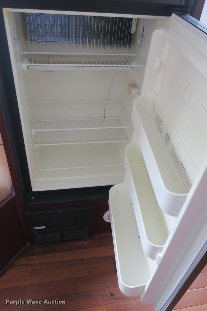 image for item EA9358 Starcraft camper