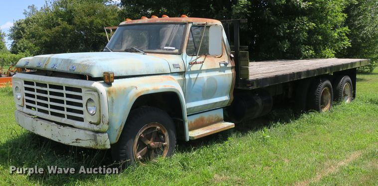 image for item EA9359 1973 Ford F600 flatbed