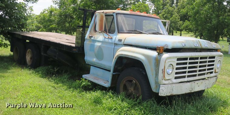 image for item EA9359 1973 Ford F600 flatbed
