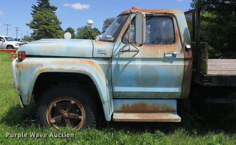 image for item EA9359 1973 Ford F600 flatbed