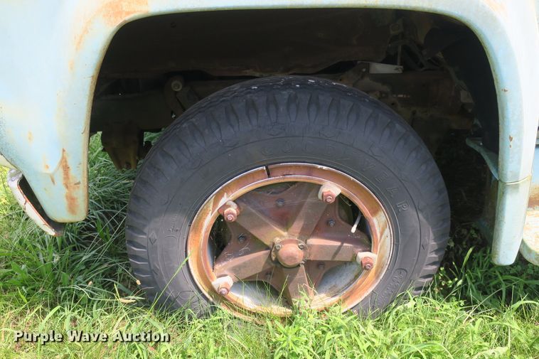 image for item EA9359 1973 Ford F600 flatbed