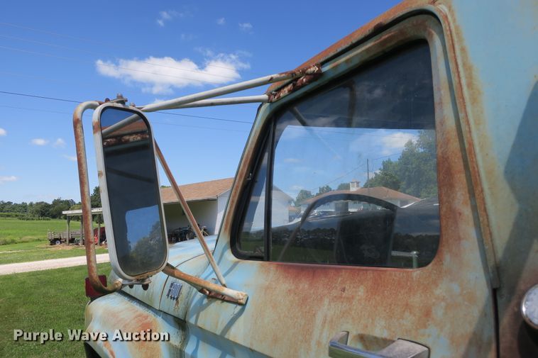 image for item EA9359 1973 Ford F600 flatbed