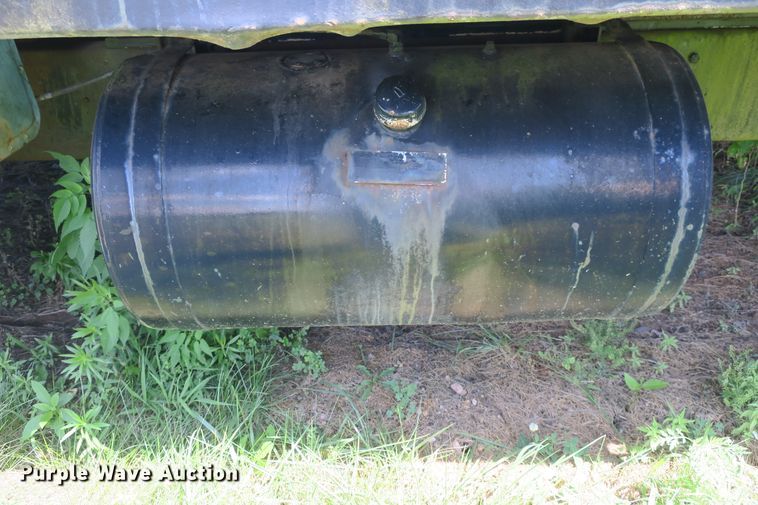 image for item EA9359 1973 Ford F600 flatbed