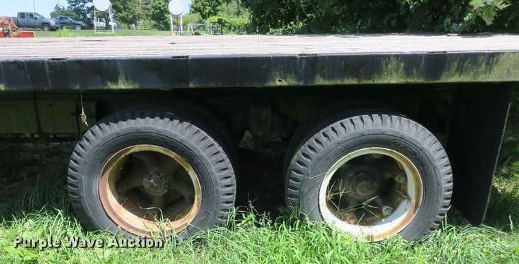 image for item EA9359 1973 Ford F600 flatbed