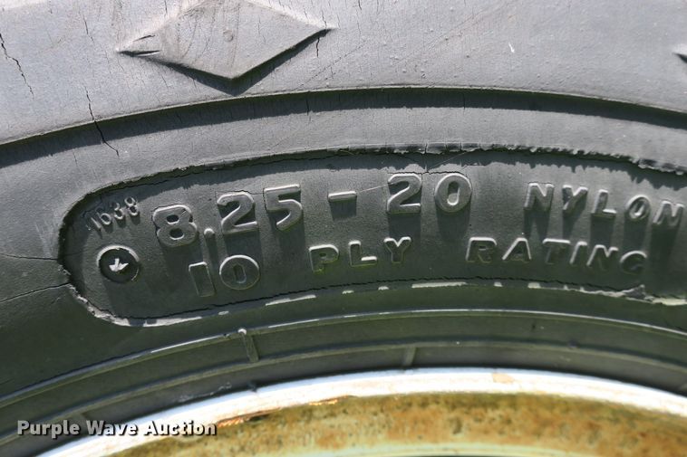 image for item EA9359 1973 Ford F600 flatbed