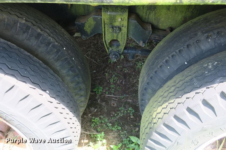 image for item EA9359 1973 Ford F600 flatbed