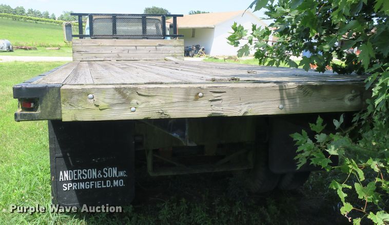 image for item EA9359 1973 Ford F600 flatbed