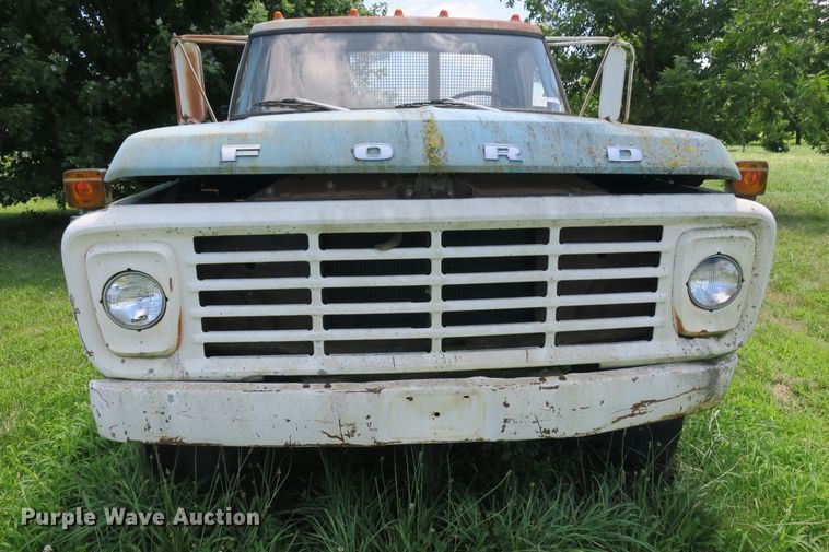 image for item EA9359 1973 Ford F600 flatbed