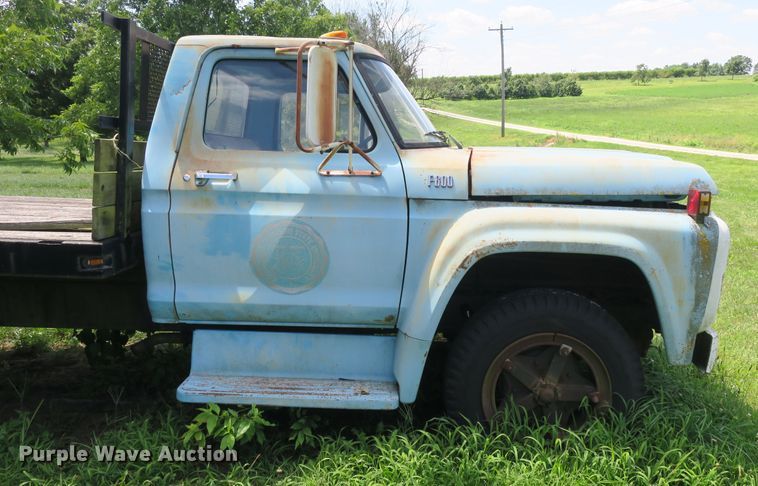 image for item EA9359 1973 Ford F600 flatbed