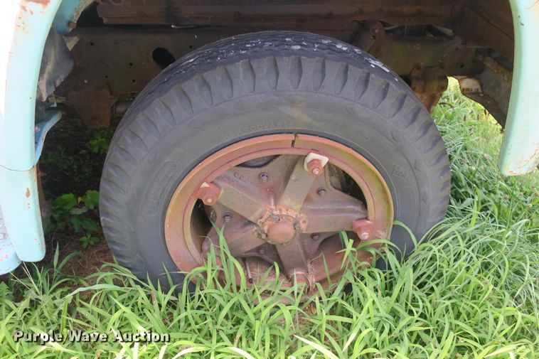 image for item EA9359 1973 Ford F600 flatbed