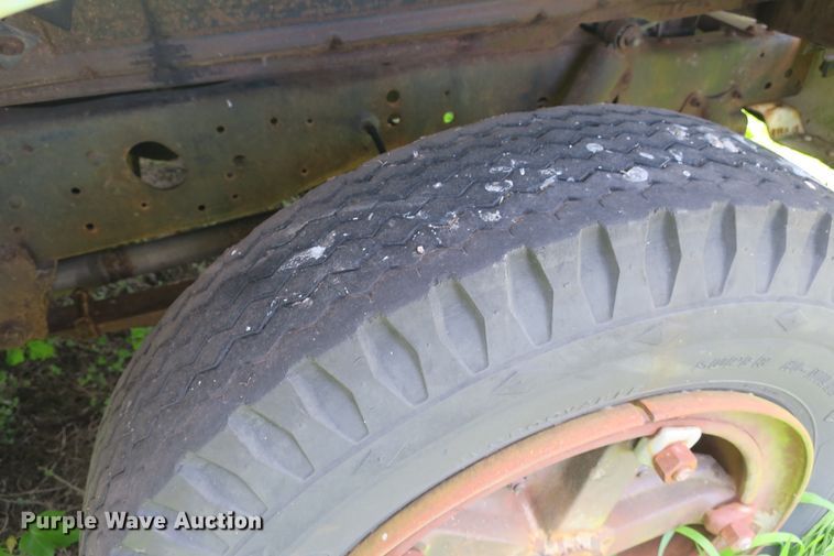 image for item EA9359 1973 Ford F600 flatbed