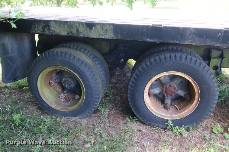 image for item EA9359 1973 Ford F600 flatbed