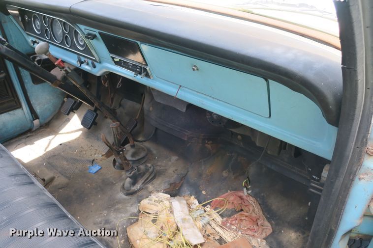 image for item EA9359 1973 Ford F600 flatbed