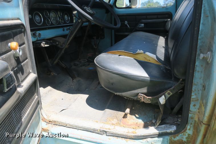 image for item EA9359 1973 Ford F600 flatbed