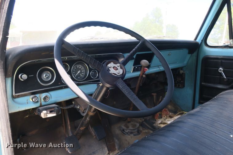 image for item EA9359 1973 Ford F600 flatbed