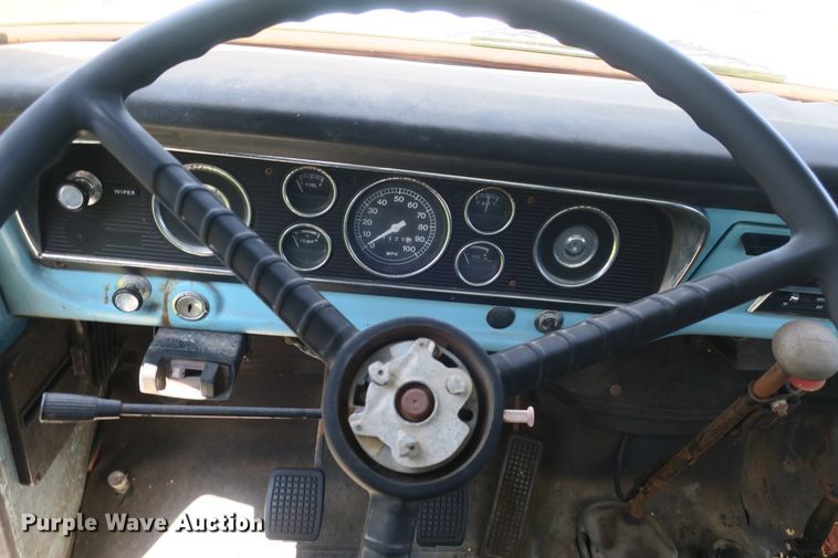 image for item EA9359 1973 Ford F600 flatbed