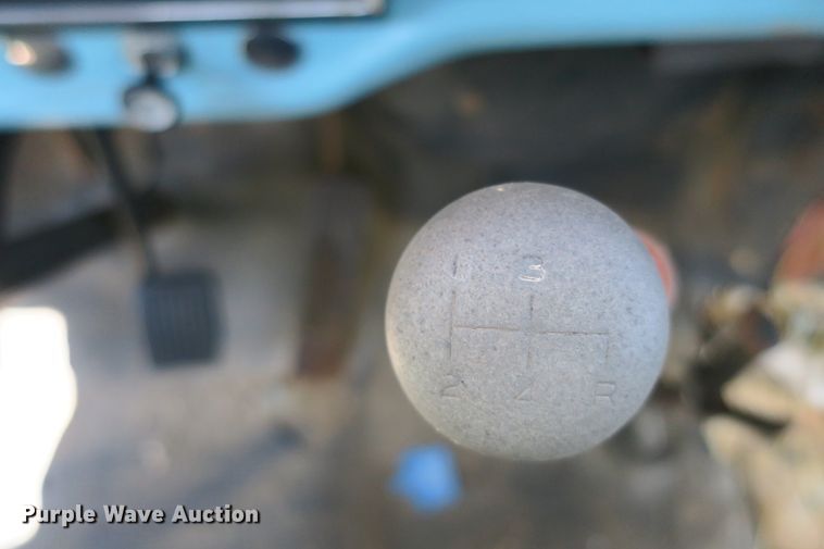 image for item EA9359 1973 Ford F600 flatbed