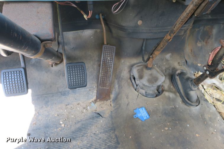 image for item EA9359 1973 Ford F600 flatbed