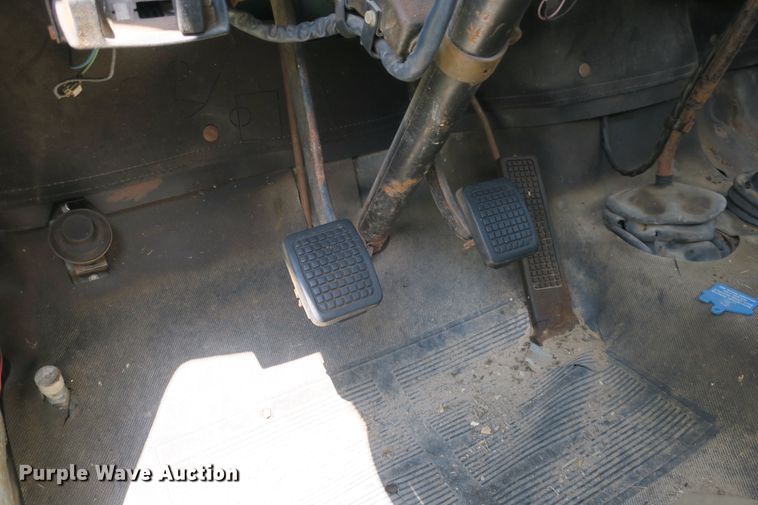 image for item EA9359 1973 Ford F600 flatbed