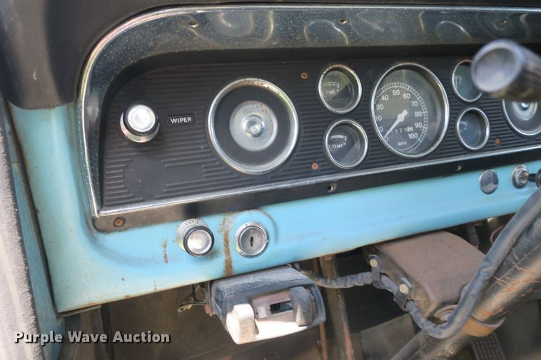 image for item EA9359 1973 Ford F600 flatbed