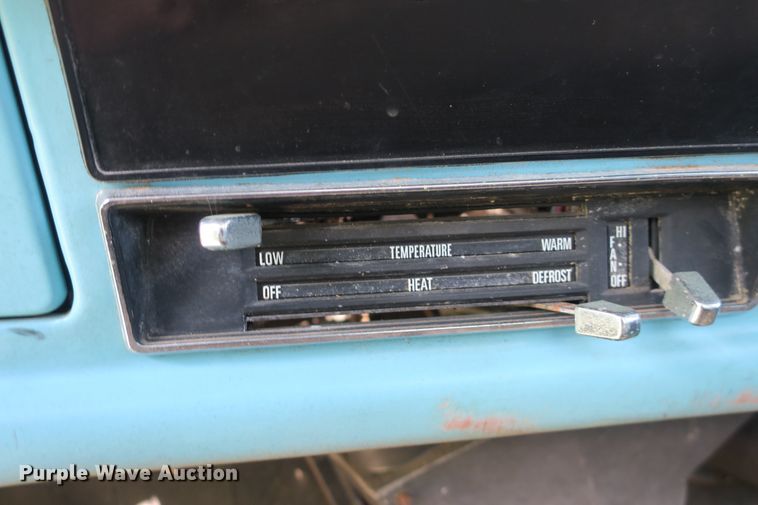 image for item EA9359 1973 Ford F600 flatbed