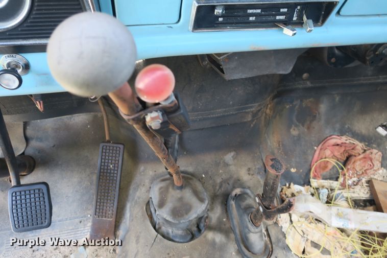 image for item EA9359 1973 Ford F600 flatbed