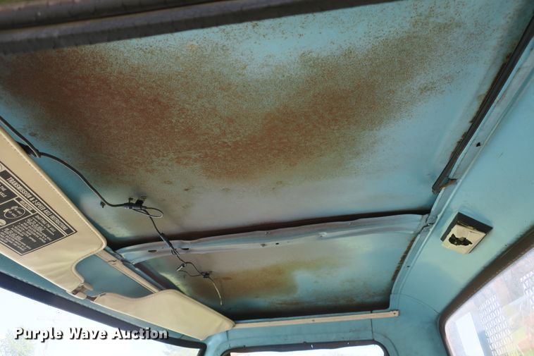 image for item EA9359 1973 Ford F600 flatbed