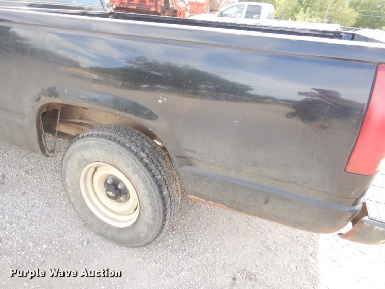 image for item ED9475 1997 Chevrolet C1500 pickup truck