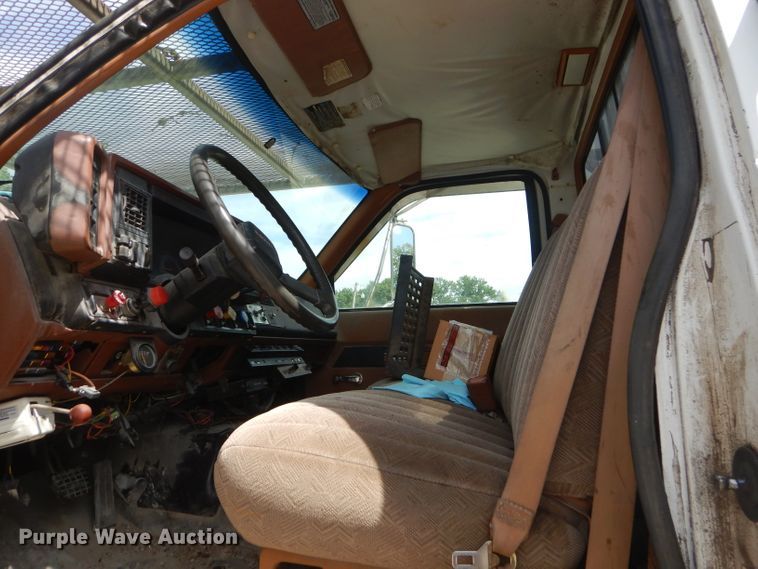 image for item ED9478 1994 GMC TopKick C6500 bucket truck