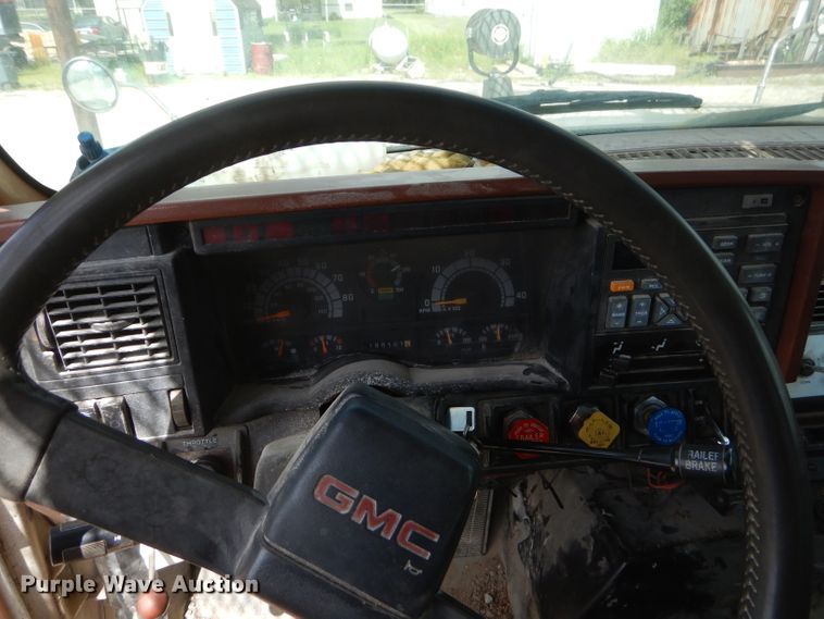 image for item ED9478 1994 GMC TopKick C6500 bucket truck