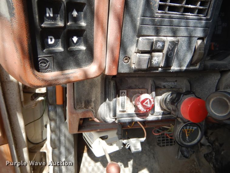 image for item ED9478 1994 GMC TopKick C6500 bucket truck