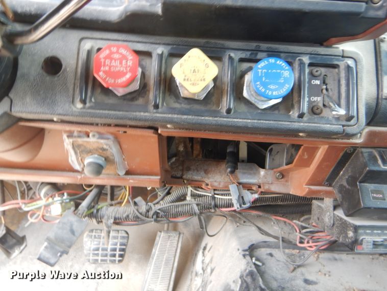 image for item ED9478 1994 GMC TopKick C6500 bucket truck