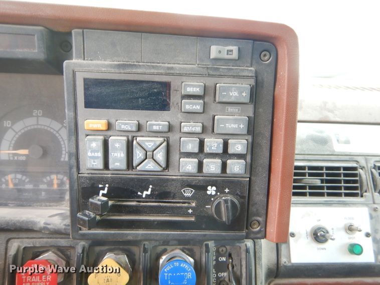 image for item ED9478 1994 GMC TopKick C6500 bucket truck