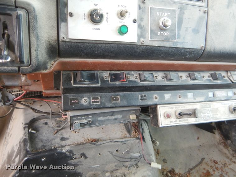 image for item ED9478 1994 GMC TopKick C6500 bucket truck