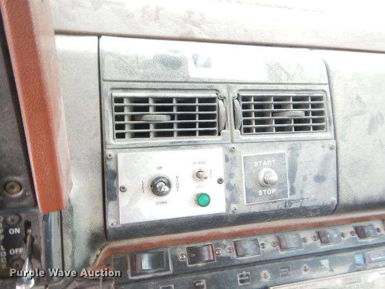 image for item ED9478 1994 GMC TopKick C6500 bucket truck