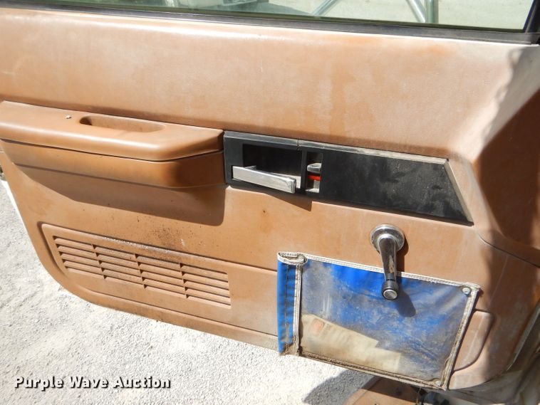 image for item ED9478 1994 GMC TopKick C6500 bucket truck