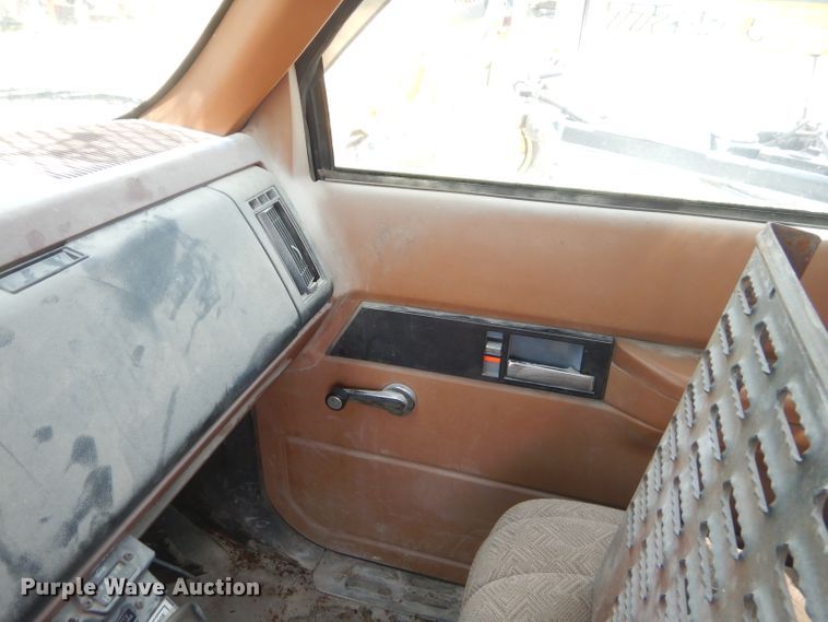 image for item ED9478 1994 GMC TopKick C6500 bucket truck