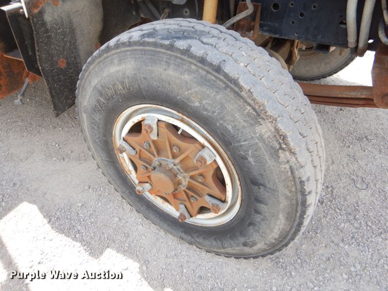 image for item ED9478 1994 GMC TopKick C6500 bucket truck