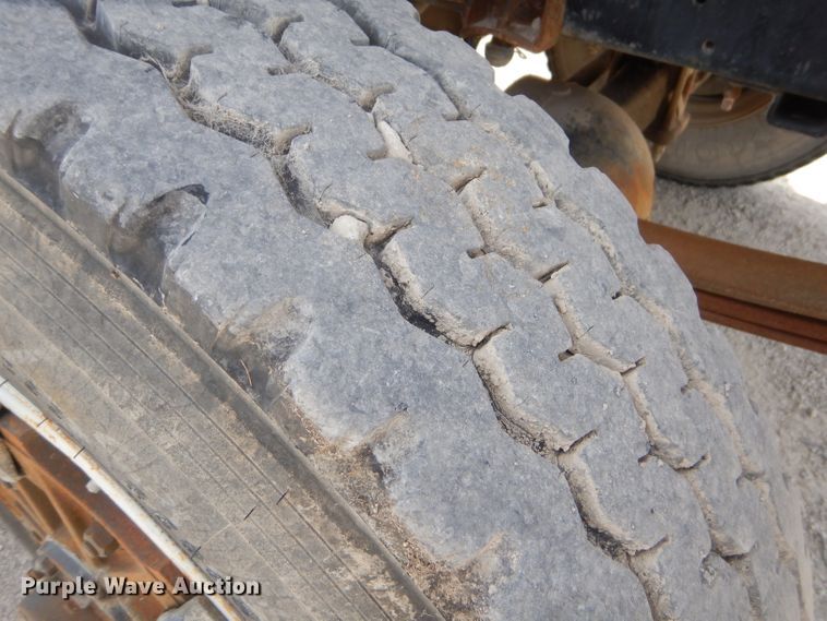 image for item ED9478 1994 GMC TopKick C6500 bucket truck