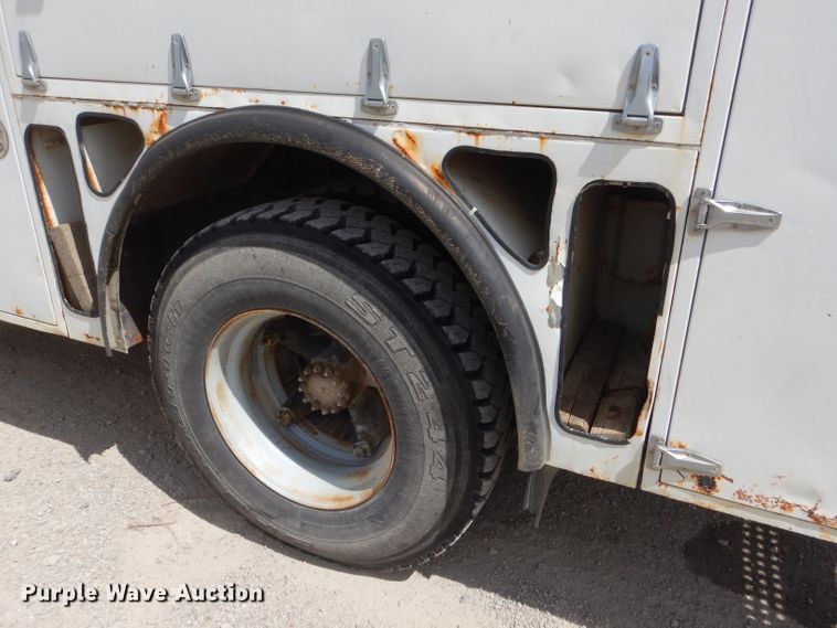 image for item ED9478 1994 GMC TopKick C6500 bucket truck