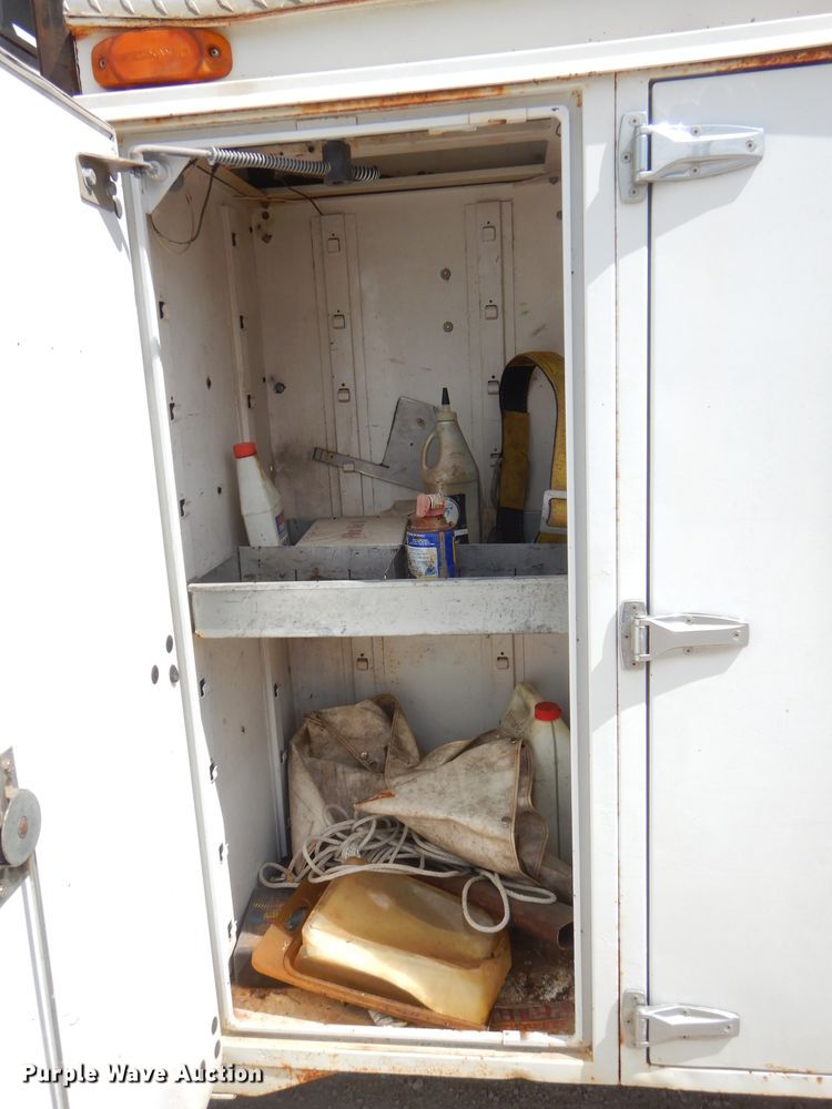 image for item ED9478 1994 GMC TopKick C6500 bucket truck