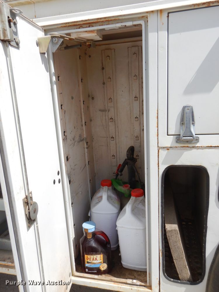 image for item ED9478 1994 GMC TopKick C6500 bucket truck