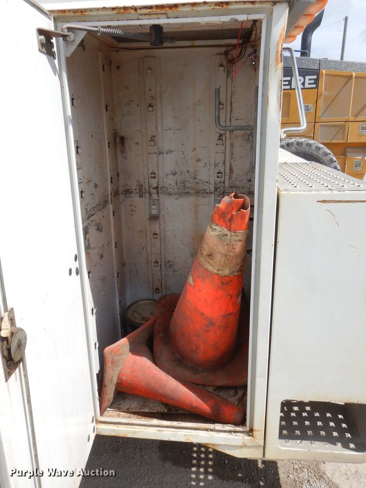 image for item ED9478 1994 GMC TopKick C6500 bucket truck