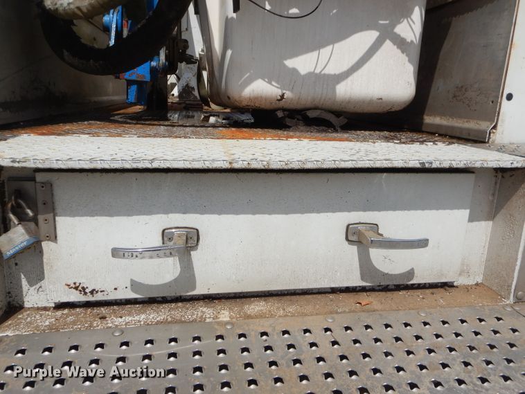 image for item ED9478 1994 GMC TopKick C6500 bucket truck