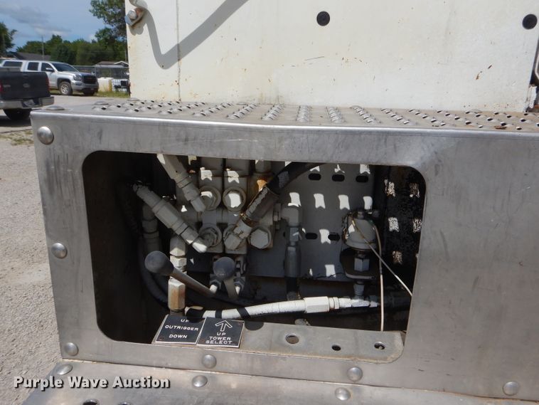 image for item ED9478 1994 GMC TopKick C6500 bucket truck