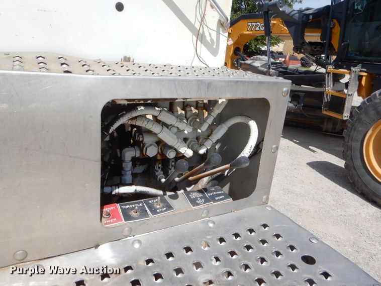 image for item ED9478 1994 GMC TopKick C6500 bucket truck